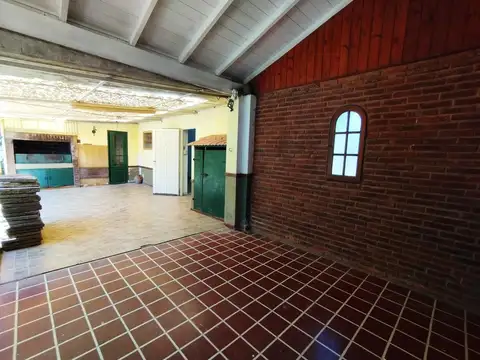 Casa en Venta con 4 cocheras