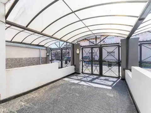Depto Tipo Casa en Venta con 1 cocheras