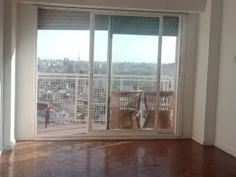 Luminoso monoambiente con balcón y vista abierta en alquiler.
