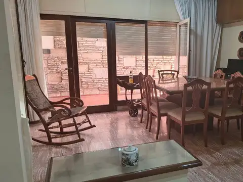 Casa 8 ambientes con 3 baños