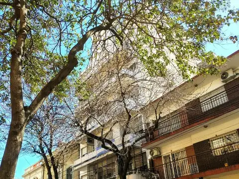DEPARTAMENTO DE 3 AMBIENTES  AL FRENTE CON BALCÓN