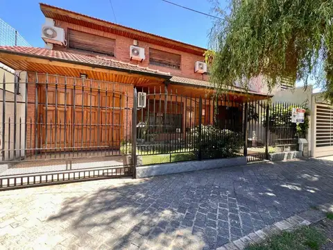 CASA 4 AMBIENTES EN VENTA EN BANFIELD