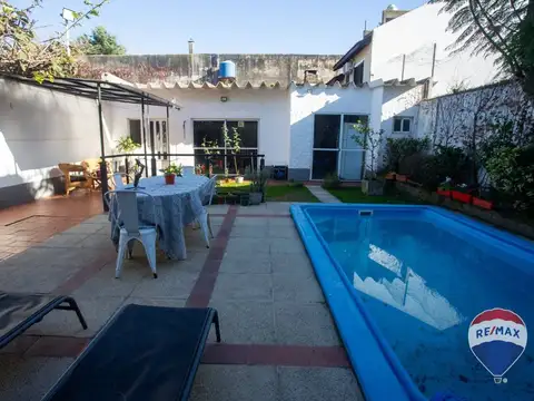 Casa en Venta con 2 cocheras