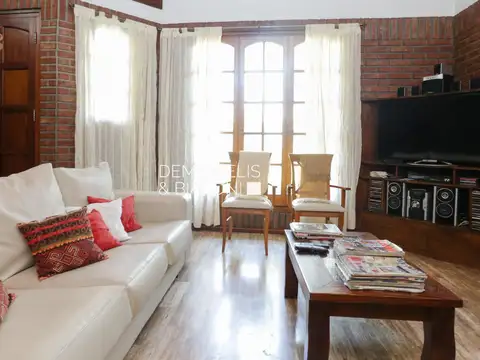 Casa en Venta con 1 cochera