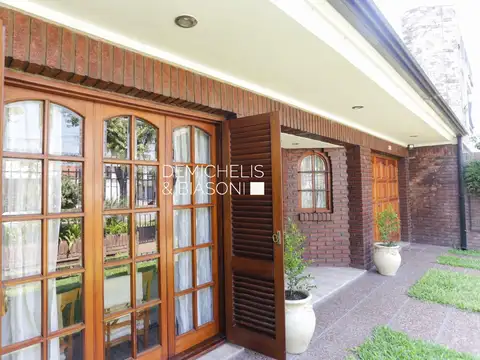 Casa en Venta con 1 cochera