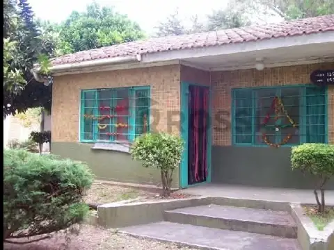 CASA SOBRE LOTE DE 15 X 30 MTS.