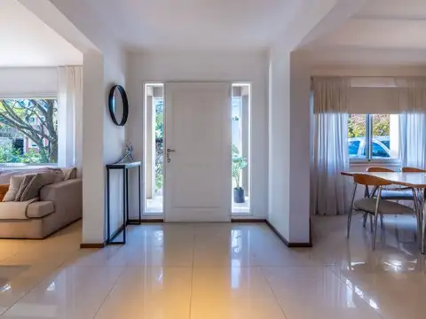Venta de casa 5  dormitorios  MASCHWITZ PRIVADO