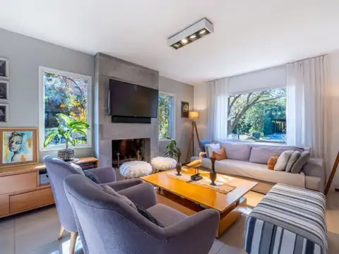 Casa en Venta con 2 cocheras