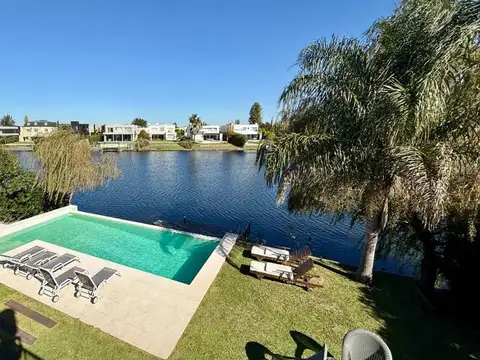 Avenida de los Lagos 5300
