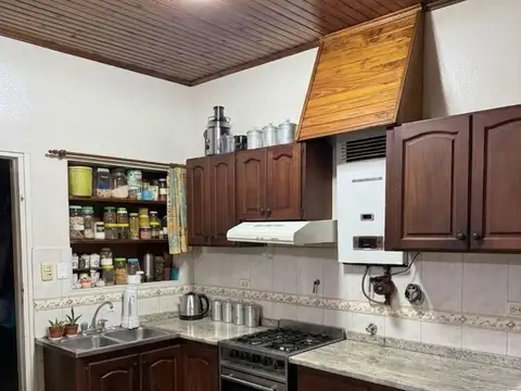 Oportunidad Única en Munro: Casa + Local Comercial