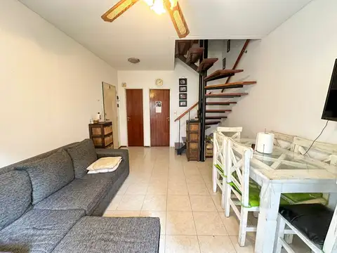 TRIPLEX VENTA RAMOS MEJIA 4 AMBIENTES CON PATIO