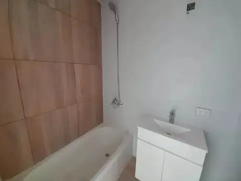 Casa en Venta en Castelar Sur, USD 90.000