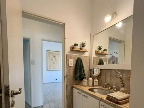Casa 6 ambientes con 2 baños