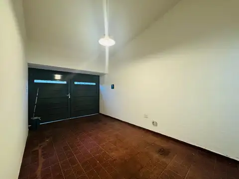 VENTA CASA 2 DORM PATIO COCHERA RES VELEZ SARSFIEL