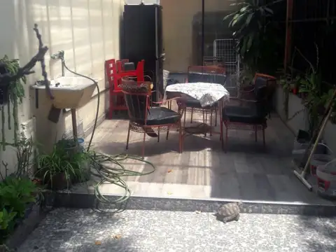 Rojas 1500 V crespo Local con viv y coch lote ppio u$540.000