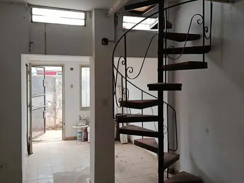Depto Tipo Casa 5 ambientes con 2 baños