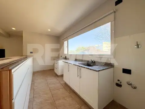 VENTA CASA 3 DORMITORIOS EN BARRIO LA ZAGALA
