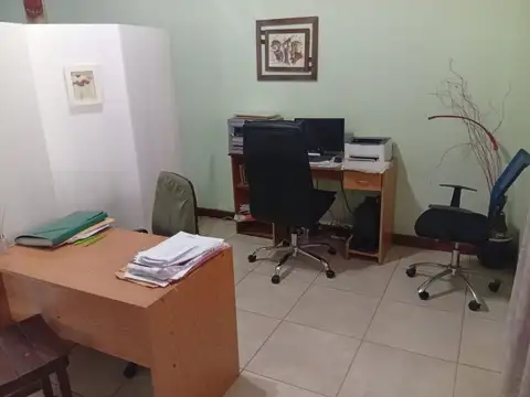 CASA VENTA DERQUI 6100 4 DORM. 2 BAÑOS, JARDIN