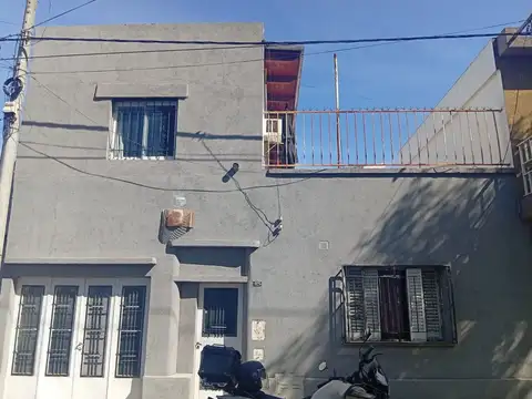 CASA VENTA DERQUI 6100 4 DORM. 2 BAÑOS, JARDIN