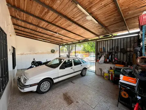 Casa en Venta con 3 cocheras