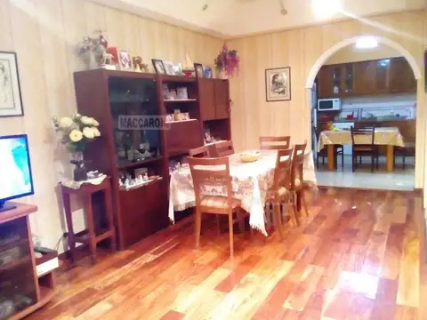 Casa 4 ambientes con 3 baños