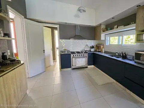 Casa 7 ambientes con 4 baños