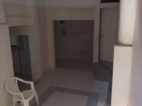 LOCAL al frente luminoso EN VENTA