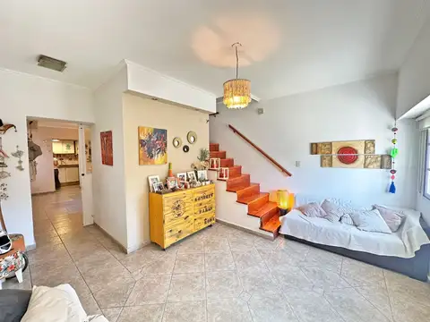 Casa 4 ambientes con 2 baños