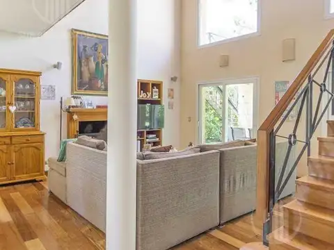 Casa en Venta con 3 cocheras