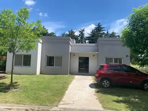 Casa 4 ambientes con 3 baños