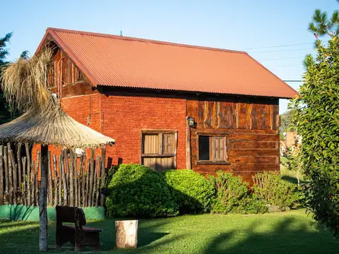 Complejo de cabañas a la venta en Oliveros