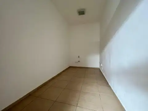 Oficina 6 ambientes con 1 baño
