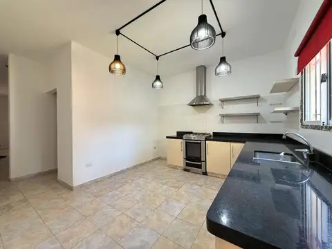 Duplex de 3 ambientes con jardin y cochera