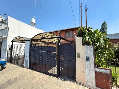 Duplex de 3 ambientes con jardin y cochera