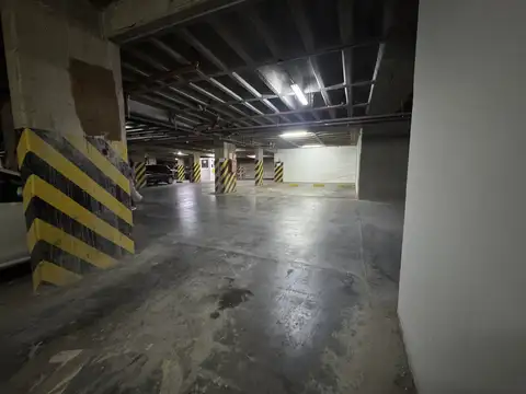 Venta de cochera amplia en Paseo Quattro, Villa Carlos Paz.