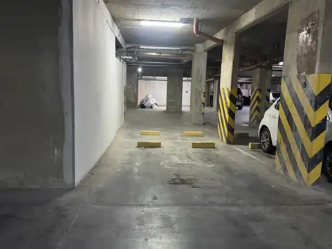 Venta de cochera amplia en Paseo Quattro, Villa Carlos Paz.