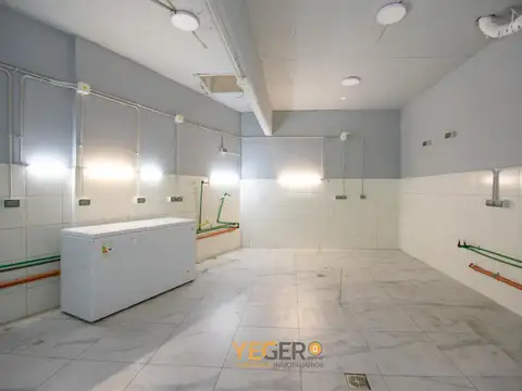 LOCAL SOBRE AV CORDOBA APTO TODO RUBRO SIN TIRAJE