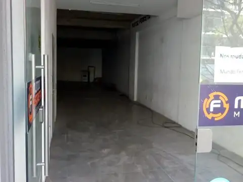 LOCAL SOBRE AV CORDOBA APTO TODO RUBRO SIN TIRAJE