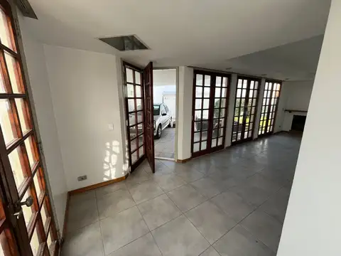 Avenida 120 entre 528 y 529 300