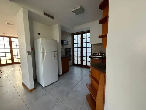 Casa 6 ambientes con 3 baños