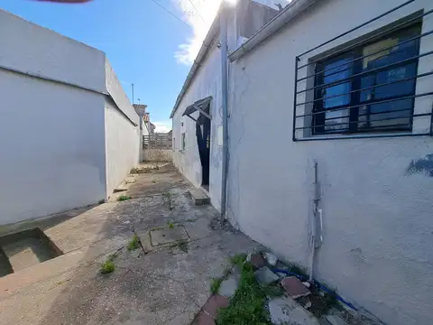 VENTA DE CASA DE 2 DORMITORIOS Y GARAJE - SAYAGO