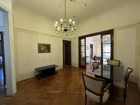 Venta - Departamento 7 amb al frente en Balvanera - Permuta