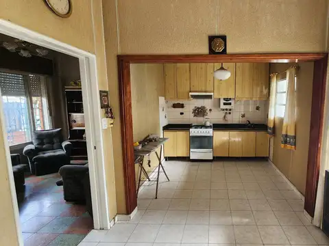 Casa 4 ambientes con 1 baño