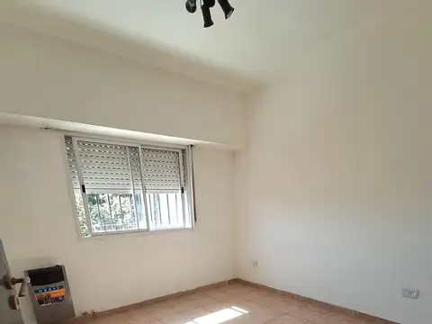 Excelente PH. en Primer Piso al Frente por Escalera - sin Expensas-