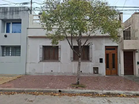 CASA 4 AMBIE/C/TERRAZA A RECICLAR /MUCHO POTENCIAL