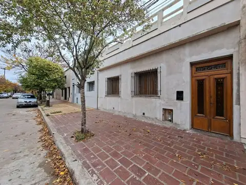 CASA 4 AMBIE/C/TERRAZA A RECICLAR /MUCHO POTENCIAL