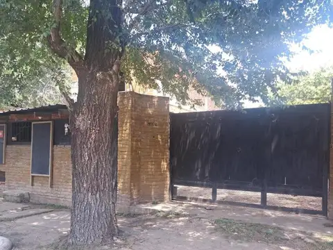 VENTA CASA 3 AMBIENTES CON LOCAL Y DEPTO. EN LA REJA