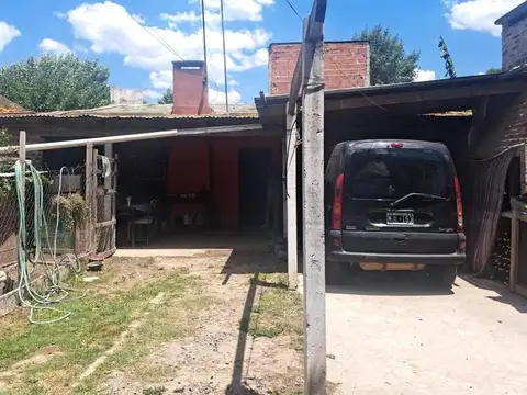 Casa 5 ambientes con 2 baños