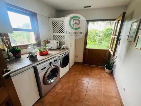 Casa 6 ambientes con 3 baños