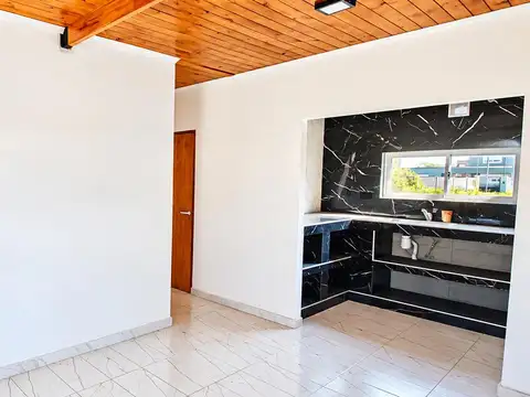 Casa 4 ambientes con 2 baños